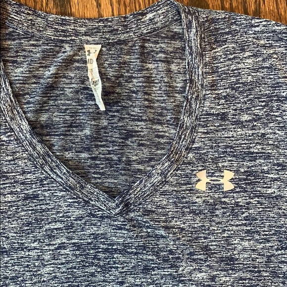 Under armor moisture wicking T - Picture 3 of 5